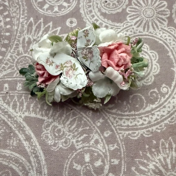 Elegant Floral Hair Clip with Pink and White Blooms - Picture 2 of 3